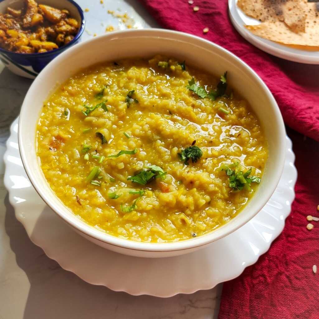 Mappillai Samba Dhal Kichadi Masala